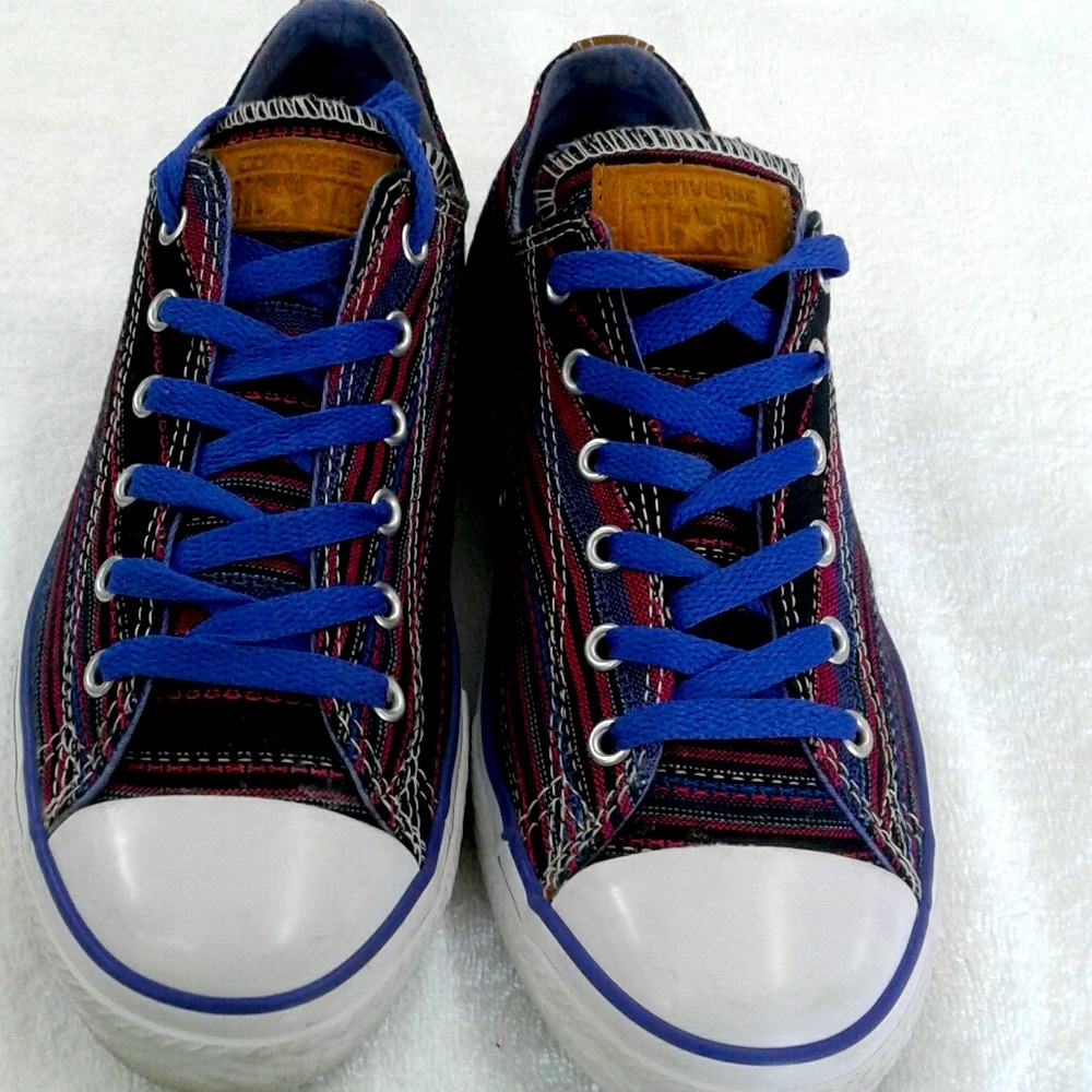 Converse all star low top sneakers men sz 6 women sz 8
